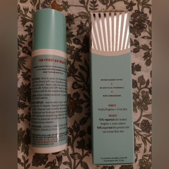 First Aid Beauty 10% Vitamin C Brightening Serum - Picture 5 of 12